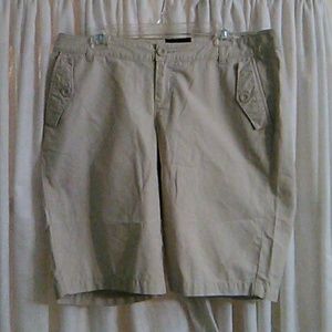 Torrid khaki bermuda shorts sz 14